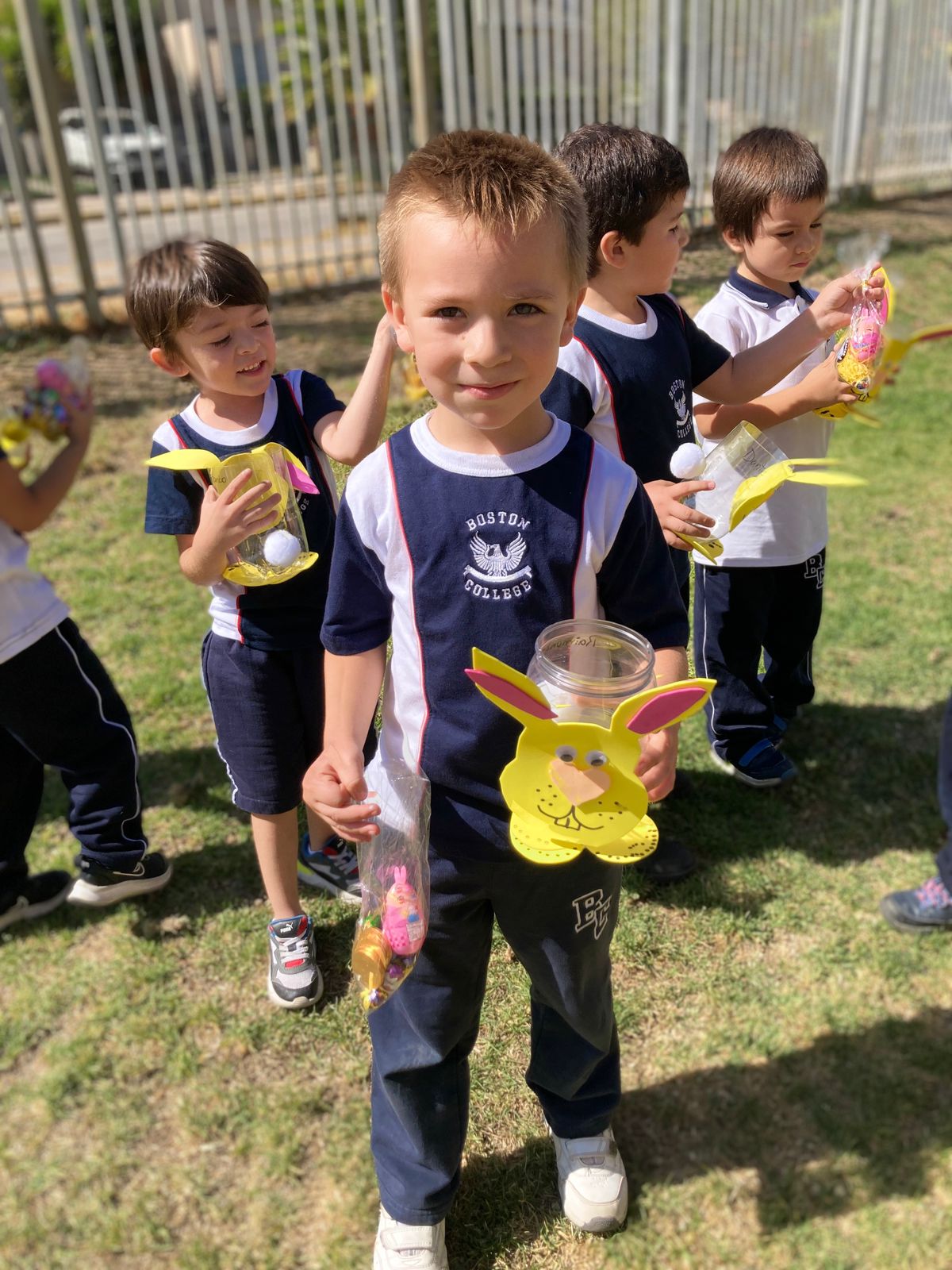 Búsqueda de huevitos de Pascua – Easter Egg Hunt