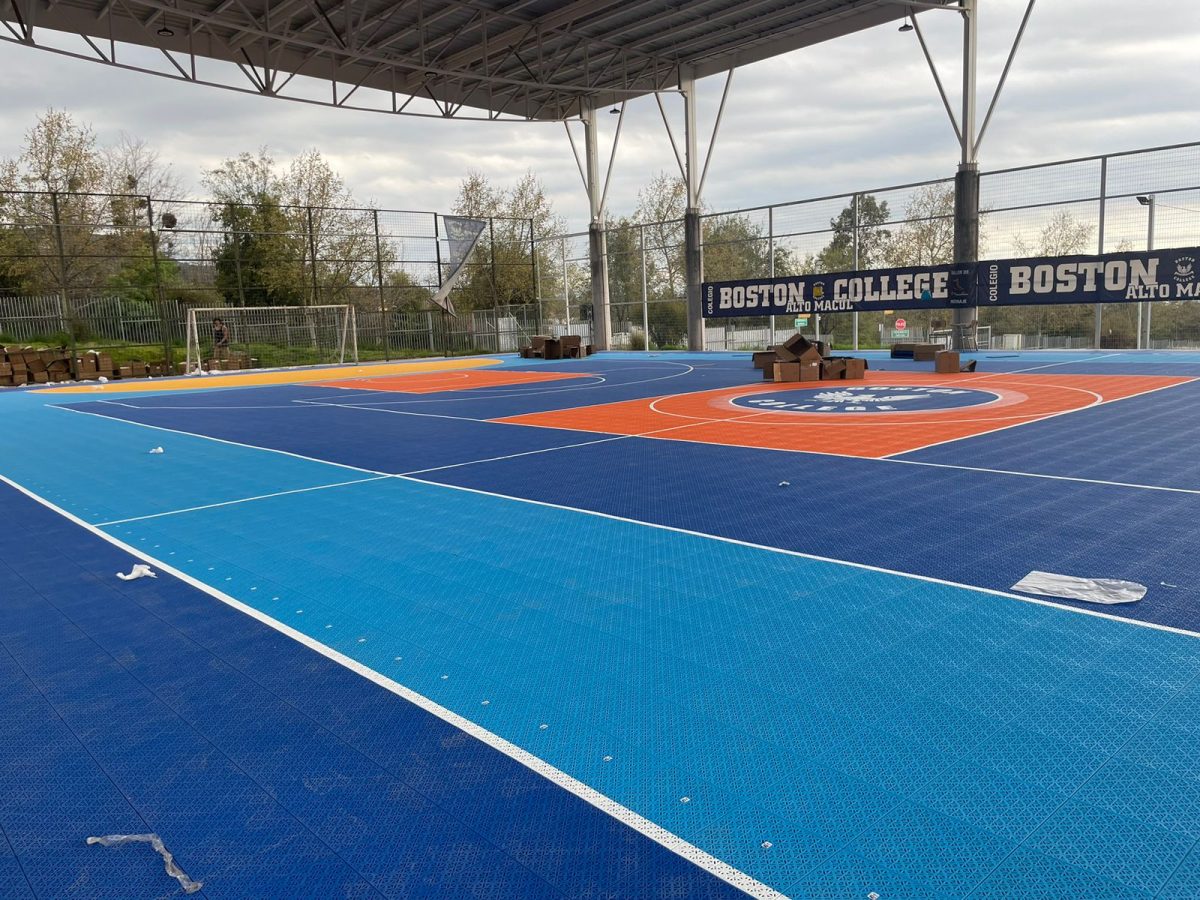 Instalación de carpeta en piso de nuestra cancha cubierta