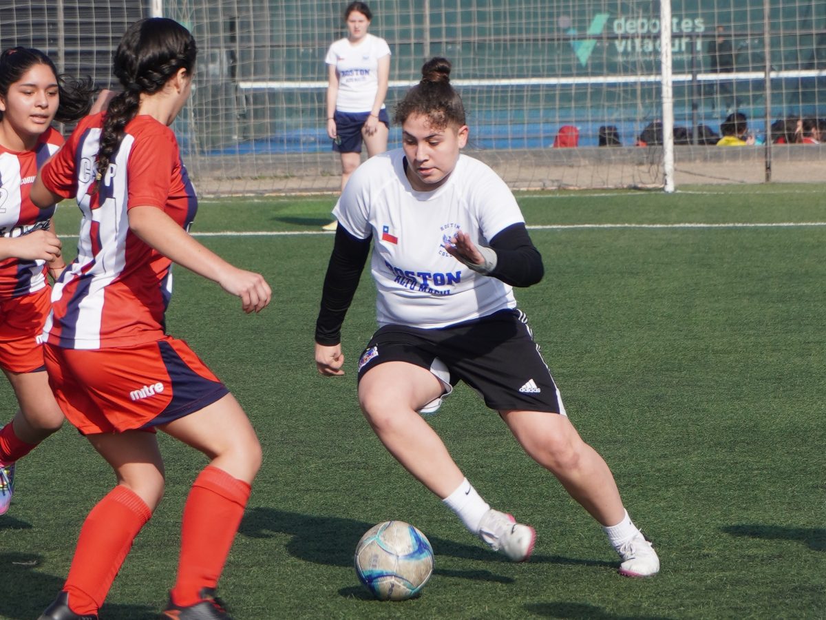 Futbolito de alto nivel en la fecha Intermedia Damas de las Olimpiadas BostonEduca 2025