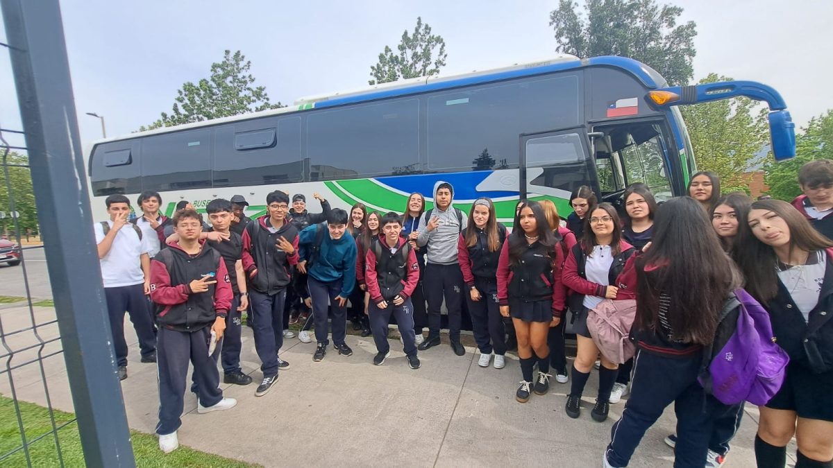 CUARTOS MEDIOS VISITAN UNIVERSIDAD