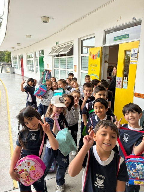NIÑOS DE KÍNDER VIVEN UNA EMOCIONANTE EXPERIENCIA DE ARTICULACIÓN CON 1° BÁSICO
