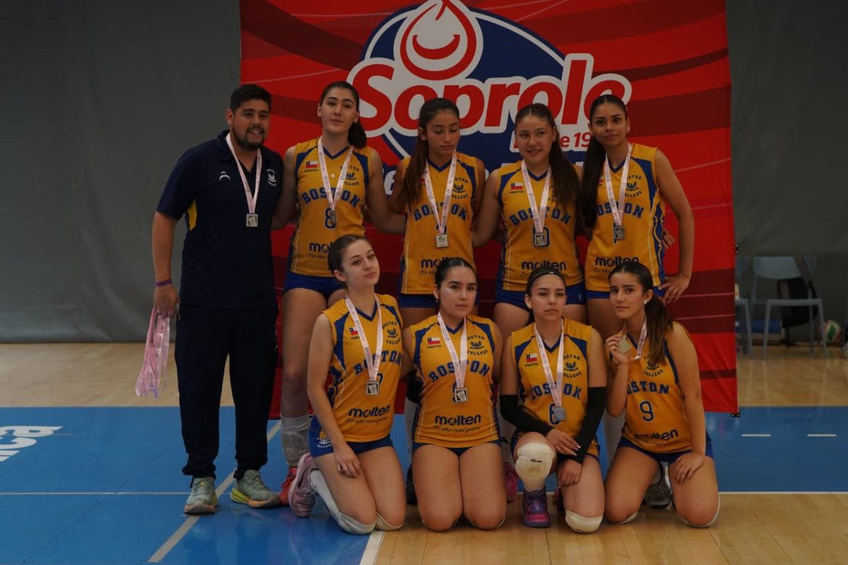 Somos vicecampeonas del Vóleibol Infantil en la División de Honor de la Copa Soprole UC