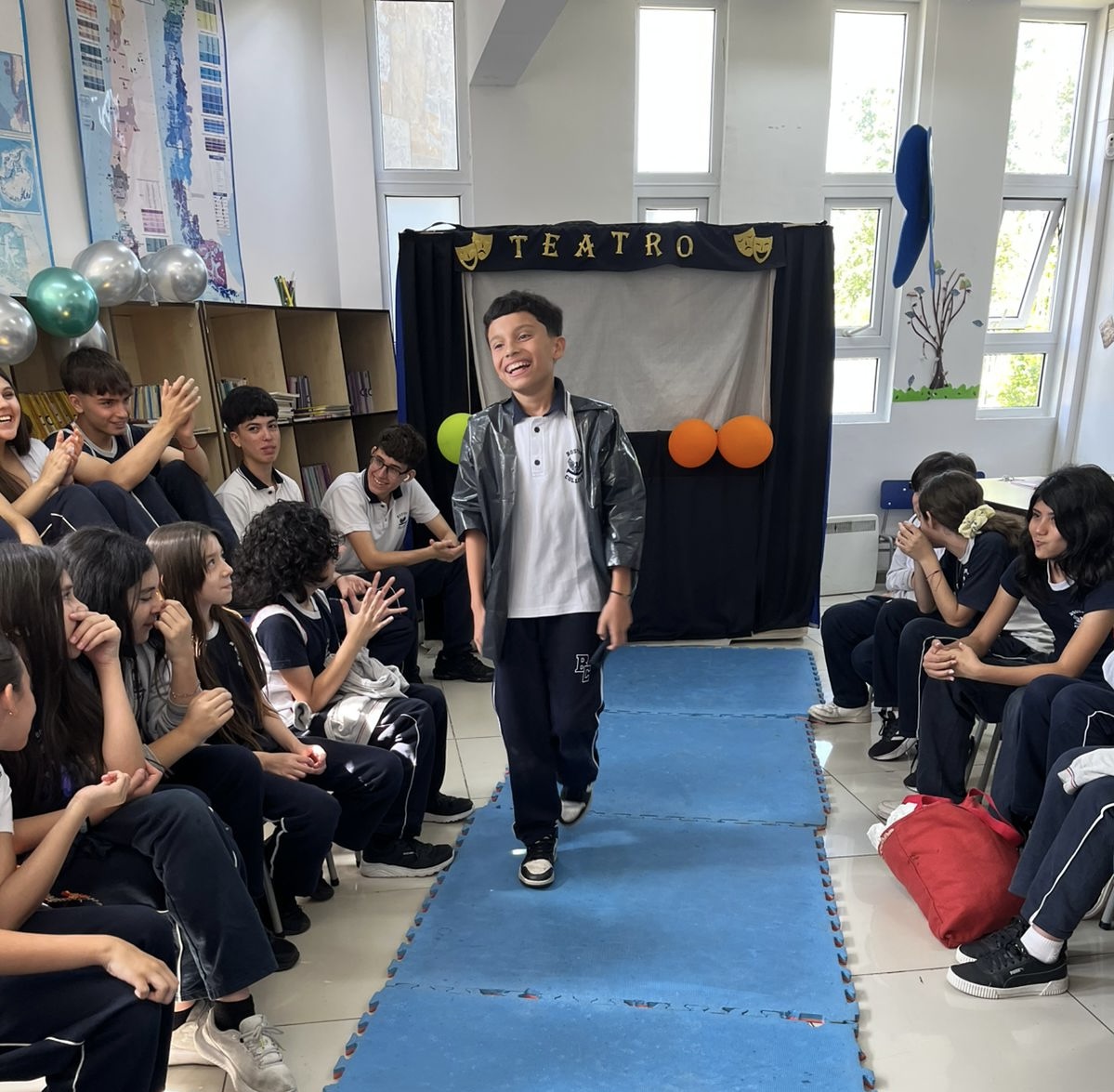 DESFILE DE MODA CIRCULAR EN BIBLIOTECA