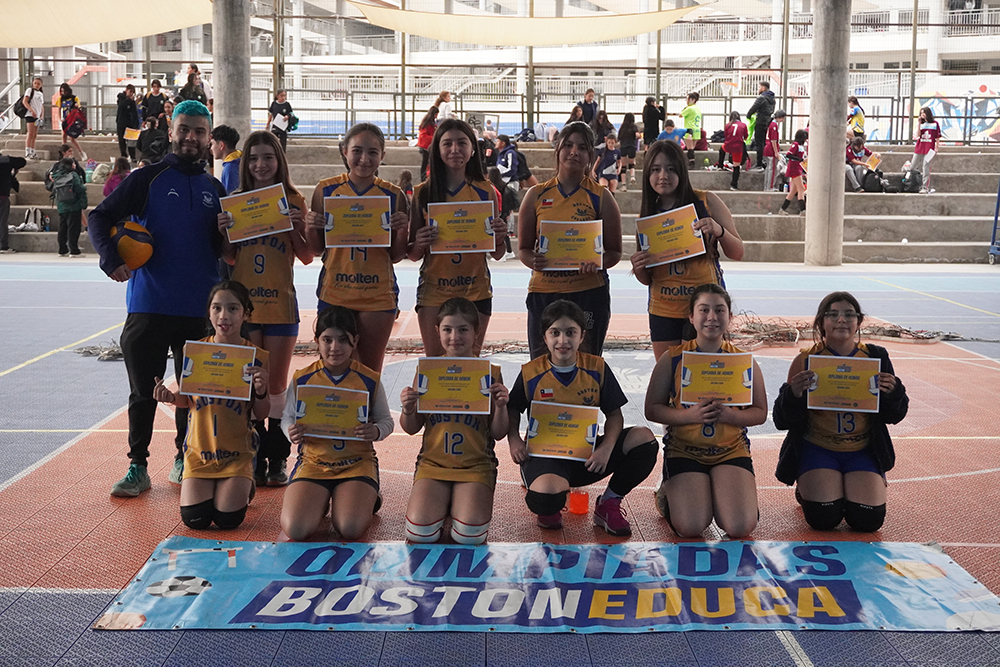 Gran nivel de juego en la fecha de Vóleibol Mini Damas en las Olimpiadas BostonEduca