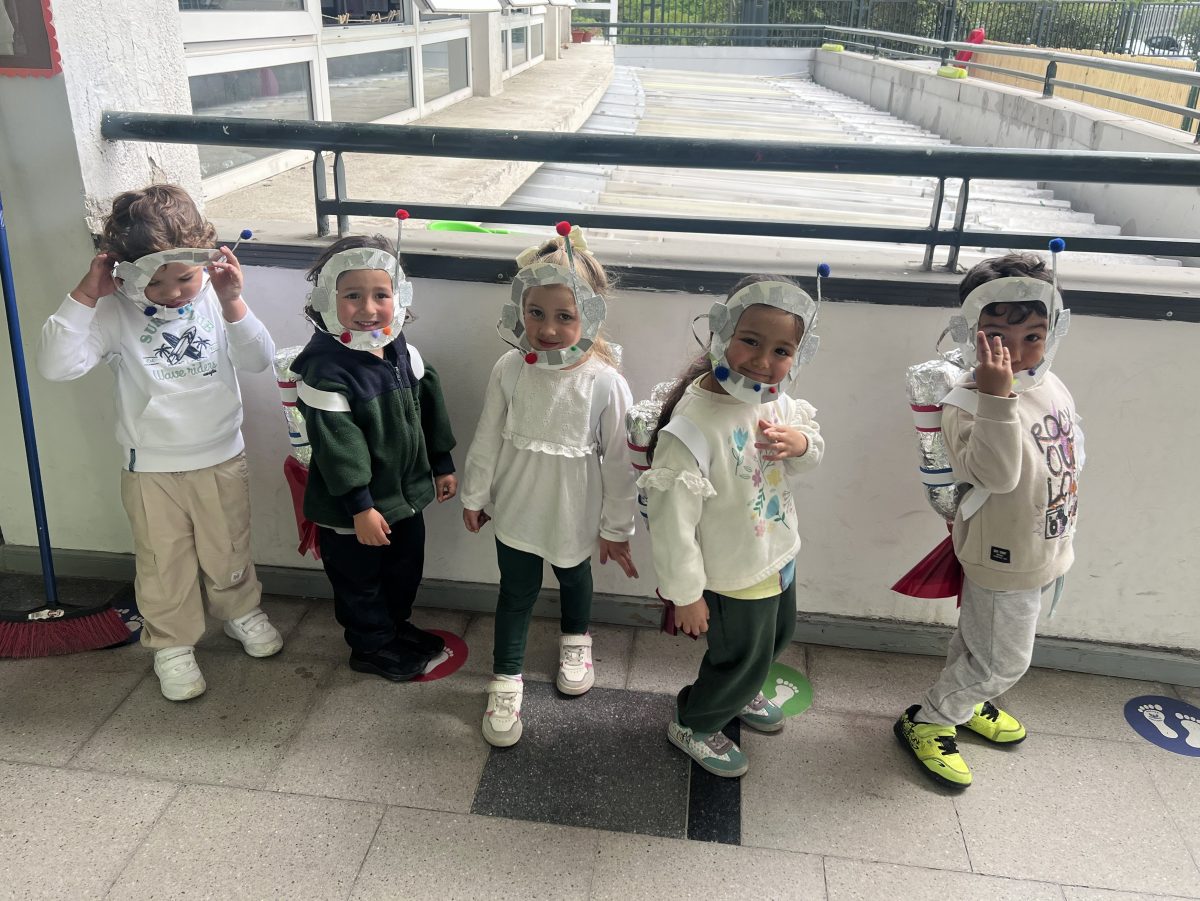 Pequeños/as artistas del Jardín Infantil y Sala Cuna Alto Macul comparten sus creaciones en familia